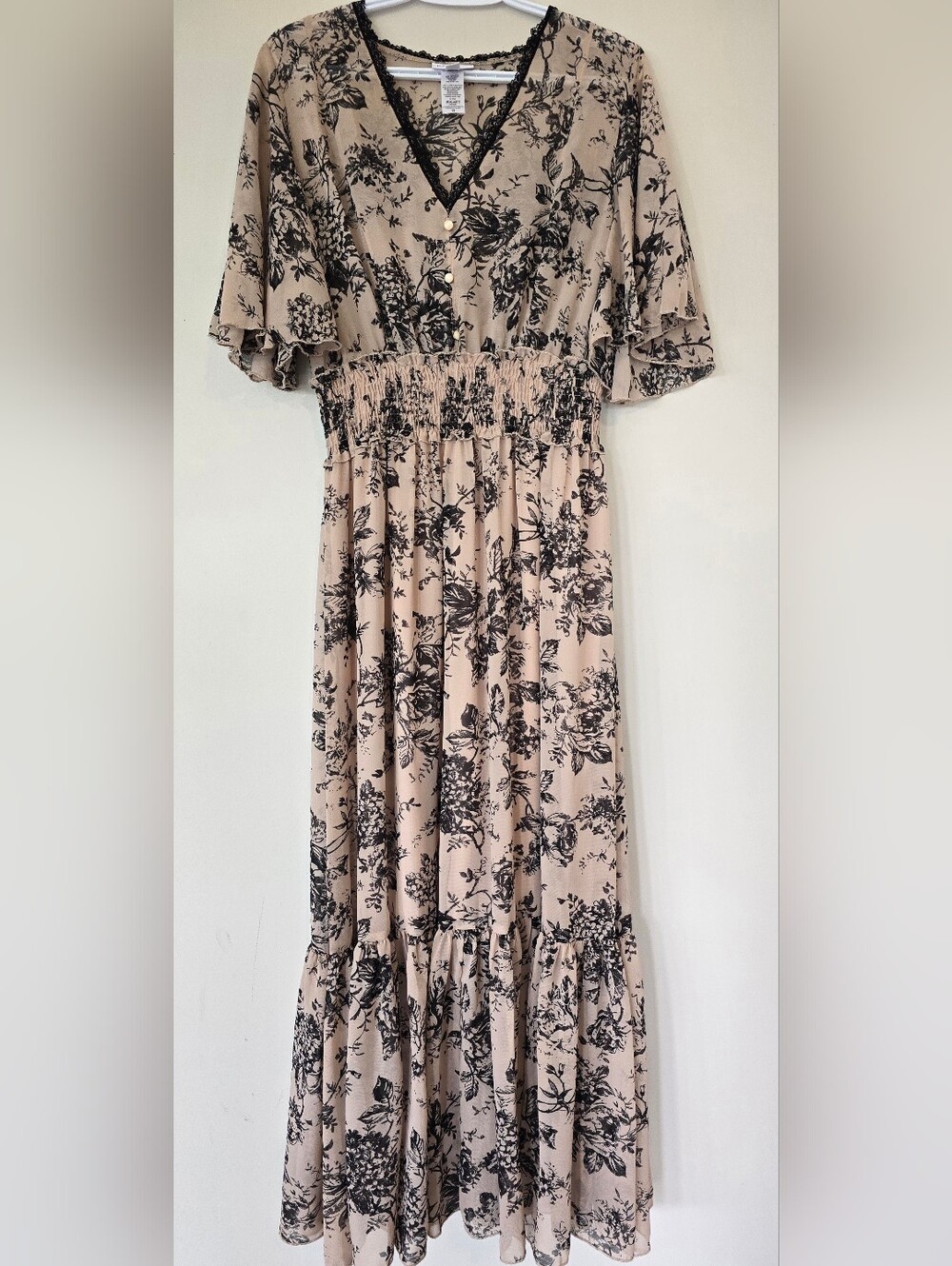 Gorgeous!! Lace/Floral Boho Maxi Dress with V Neck & Smocking. Women's Size 12.